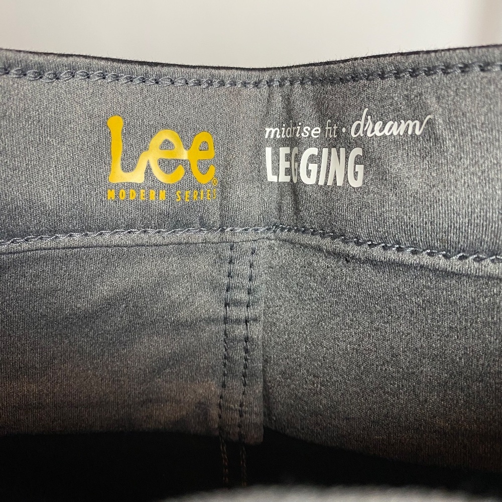 NWT Lee Womenʻs Plus Size Black Mid Rise Fit Dream Legging Size 16 - Picture 4 of 9